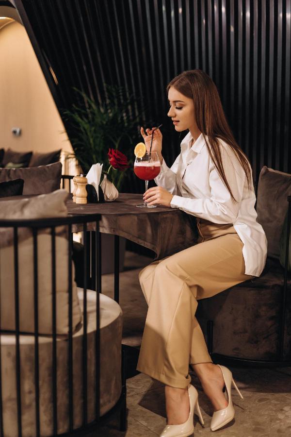 Garden Plaza Hotel Neresnytsya Kültér fotó